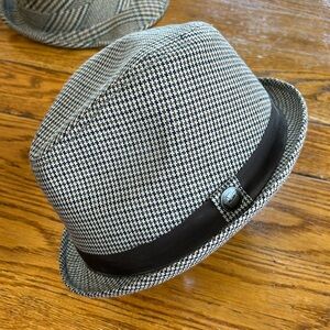 Goorin Bros. Men’s houndstooth fedora hat. Great condition. Size Medium.